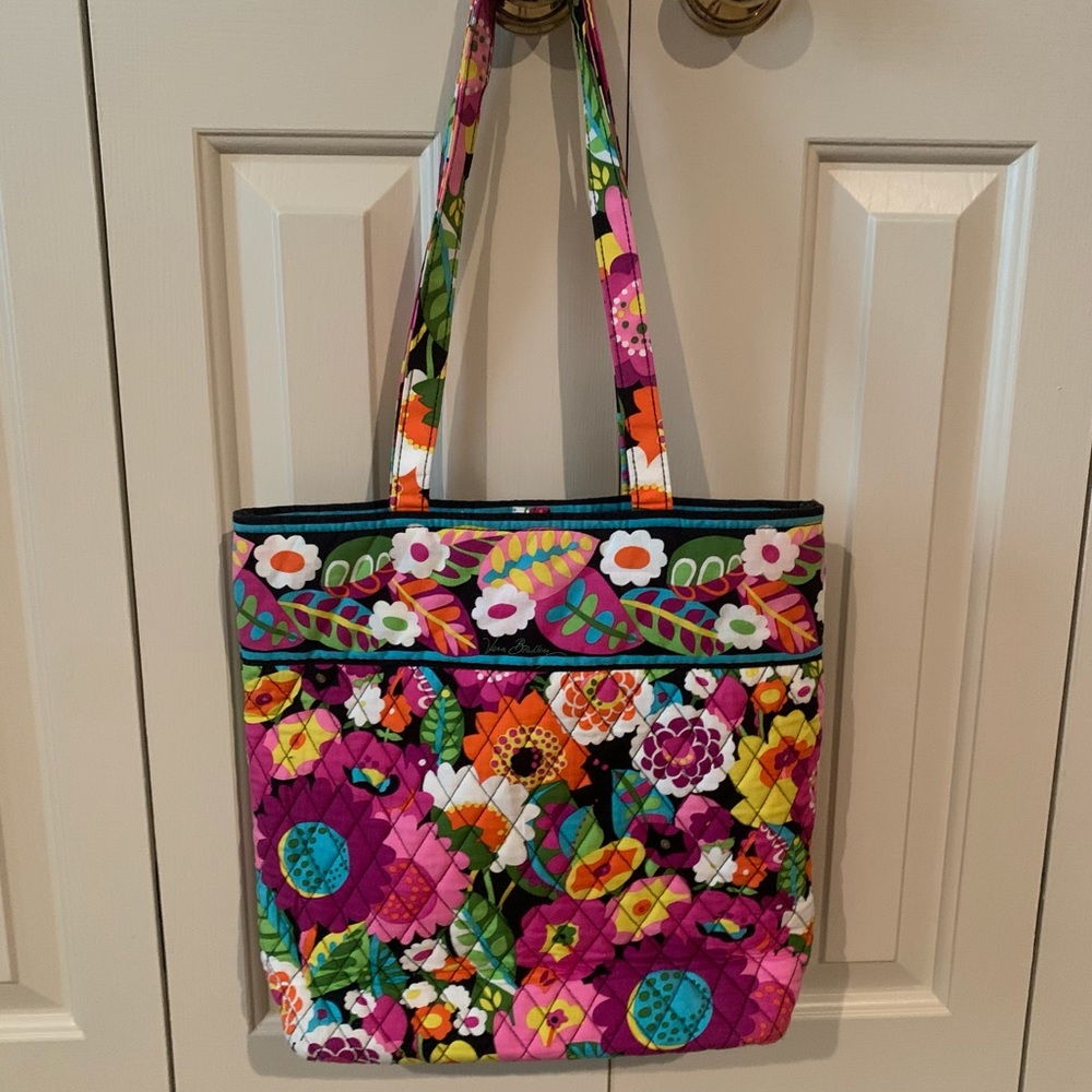 Vera Bradley colorful tote. Never carried.